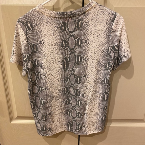 NWT semi crop snakeskin pattern top. Size S - Picture 2 of 3